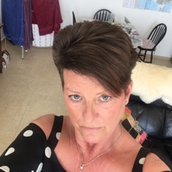 Lorraine is looking for singles for a date