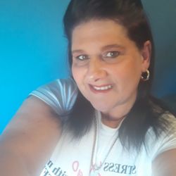 Susanne is looking for singles for a date